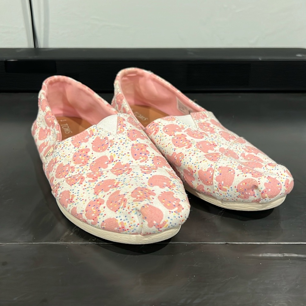 Pink confetti elephant TOMS 8.5